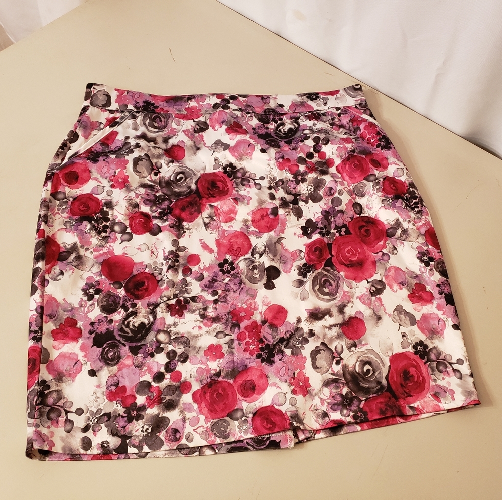 FLORAL PRINT SKIRT ABOVE KNEE DOTS BRAND 13/14 p1